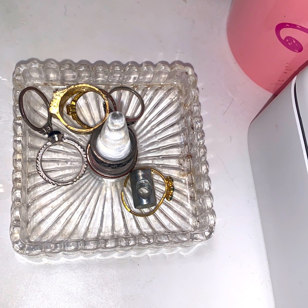 Square crystal ring holder